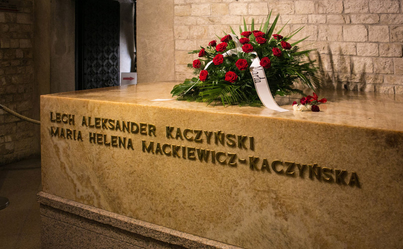 Lech Kaczyński i Maria Kaczyńska pochowani w krypcie na Wawelu