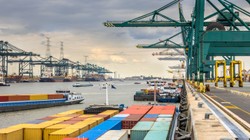 Jest umowa handlowa między USA a UE. Wiadomo, jakie będą jej skutki [SYMULATOR TARYFOWY]