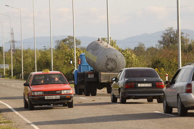 Auto Świat 4x4 Expedition: toast za Gruzję