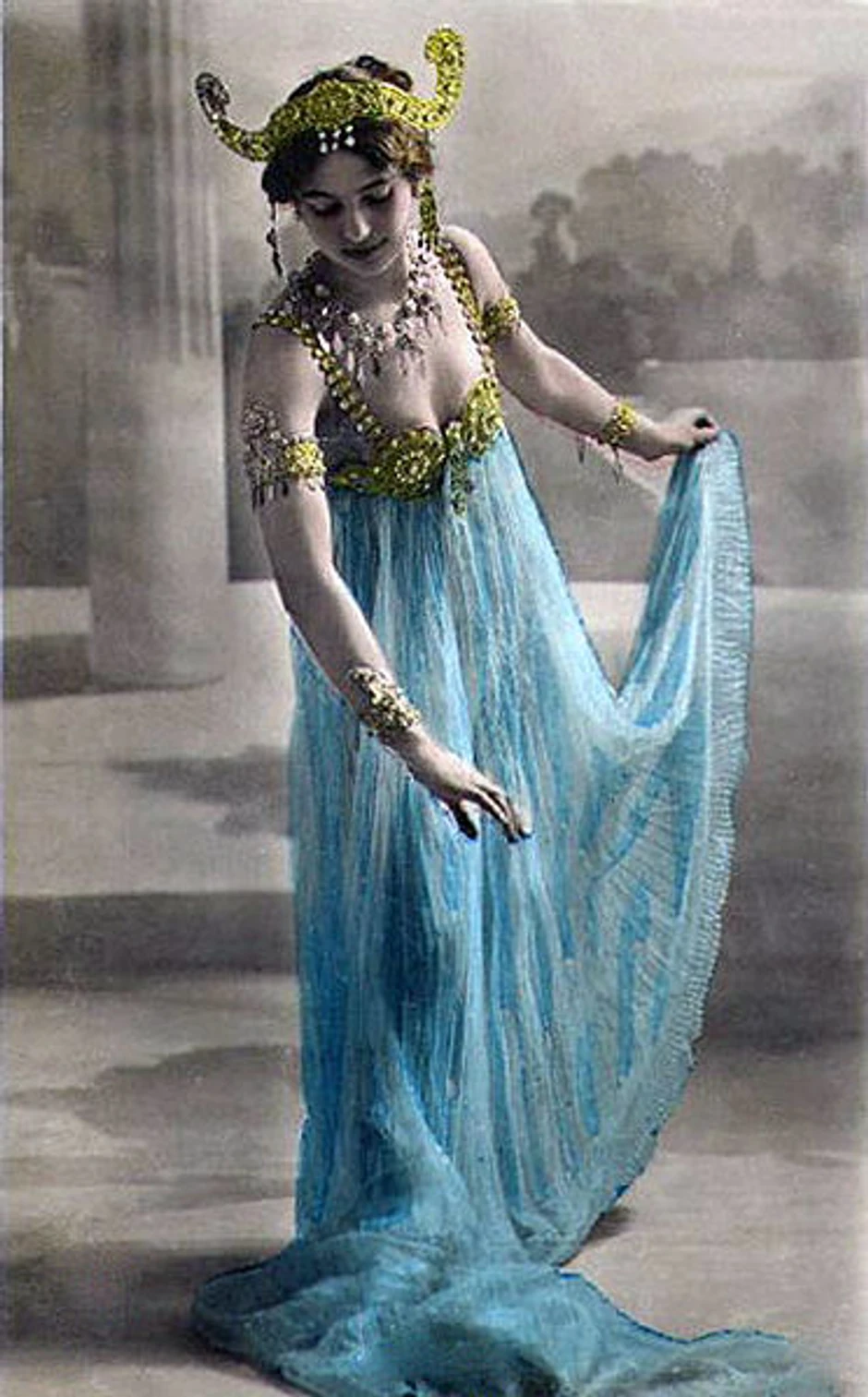 Mata Hari na razglednici