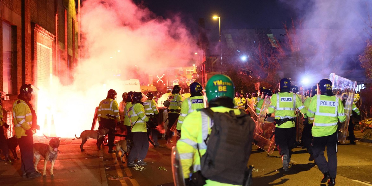 Tak wyglądała zadyma przed meczem w Birmingham.