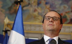 'Francję czeka długa walka z terroryzmem'. Francois Hollande przyjechał do Nicei