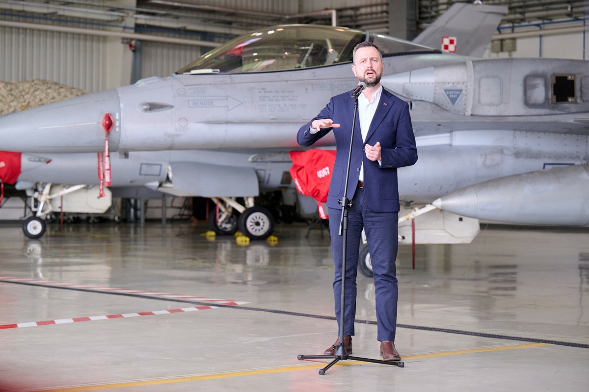To historia bez precedensu. Szef MON mówi o F-16