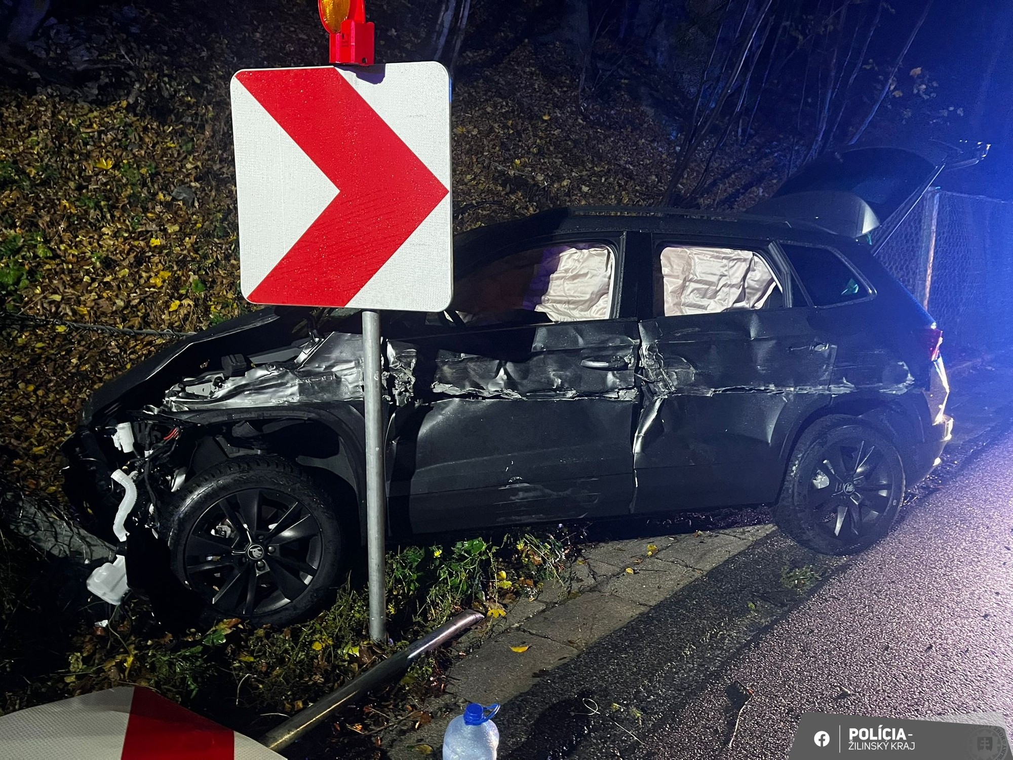Pri Strečne prešiel vodič s návesom do protismernej časti vozovky, kde došlo k zrážke s protiidúcim autom.