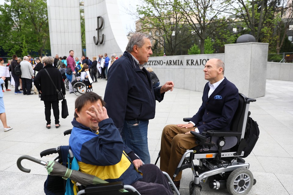 18425012 - WARSZAWA PROTEST PRZED SEJMEM (Piotr Pawłowski)