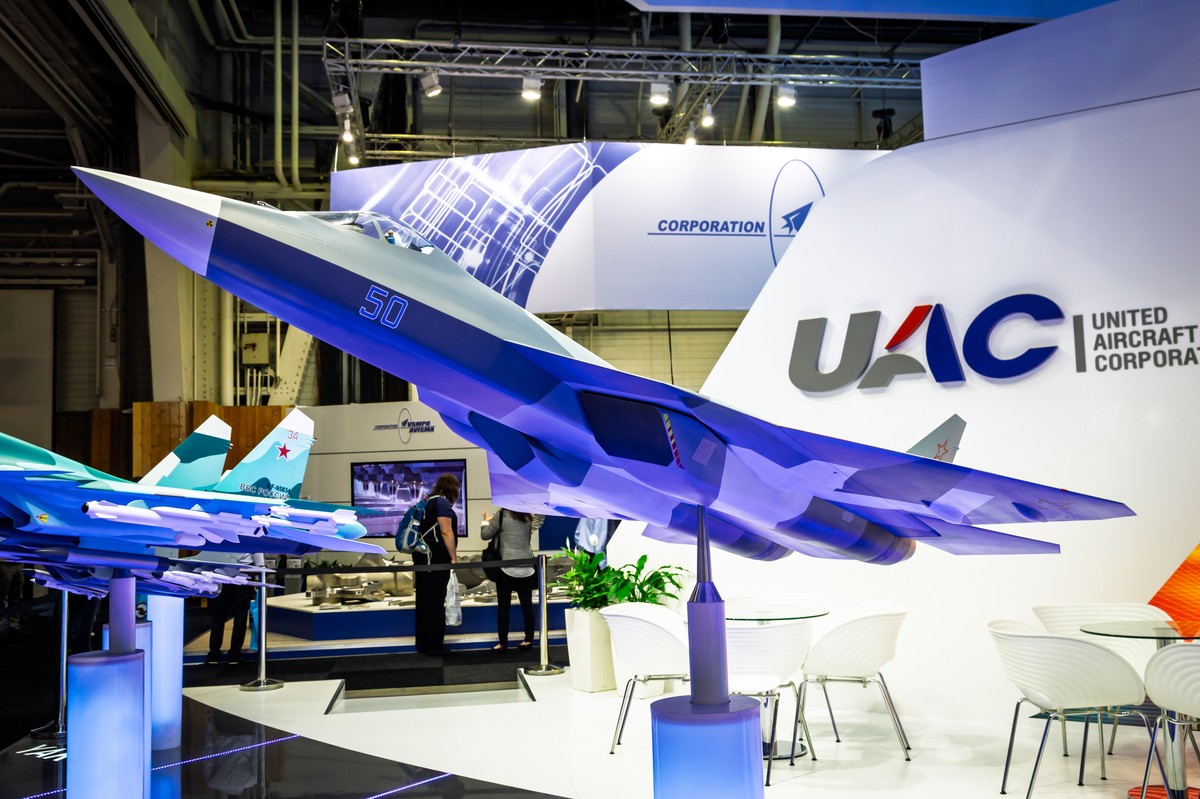 Do Rosji płyną worki z gotówką. Wśród klientów jest kraj NATO