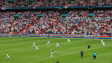 Euro 2020: Gwiazdy uklęknęły przed hitem na Wembley