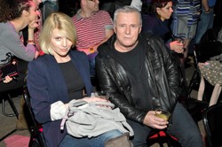 Grał księdza w "Plebanii". Teraz wziął ślub z młodszą o 28 lat ukochaną [FOTO]