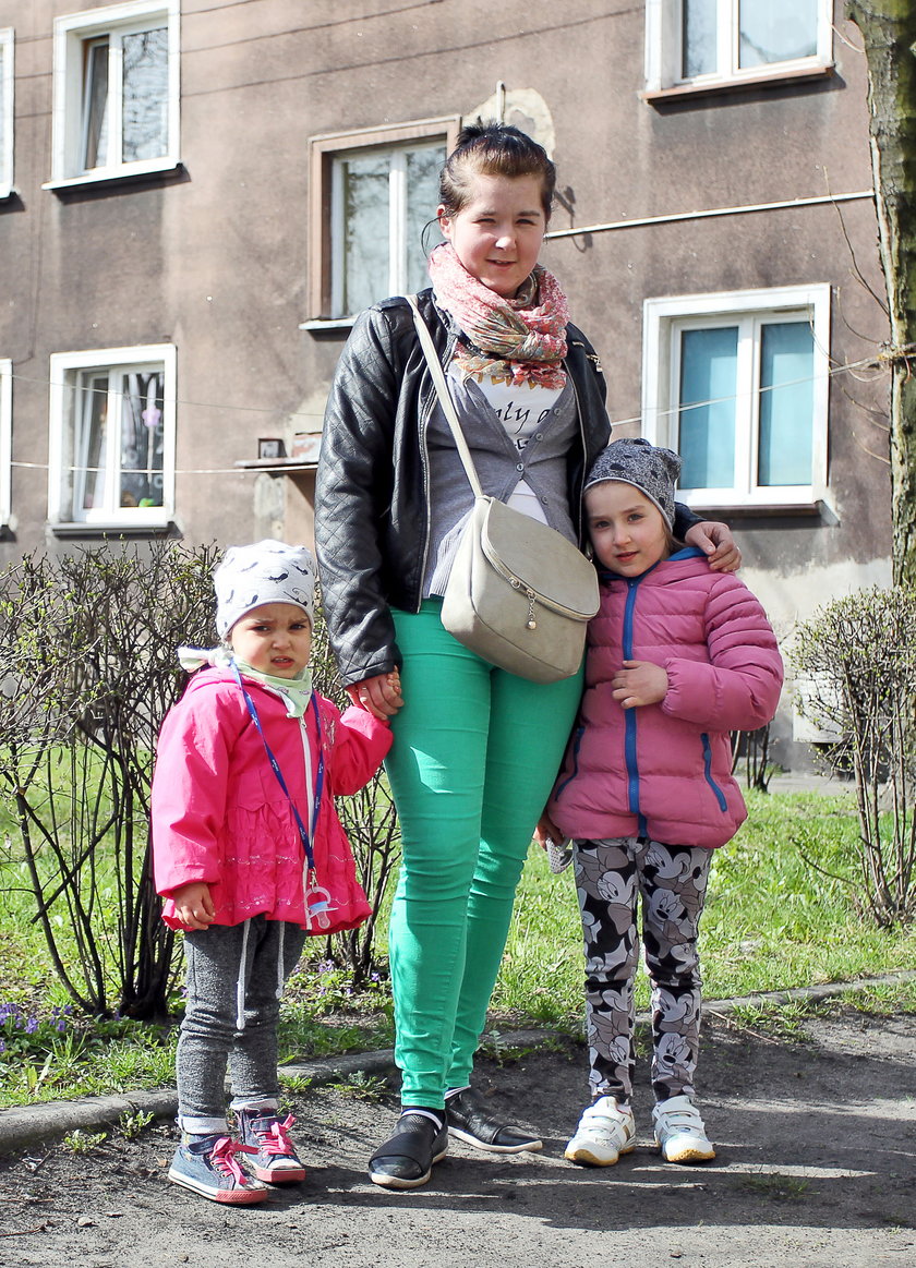 Monika Bober (24 l.), mama Amelii (3 l.) i Roksany (5 l.) z Sosnowca