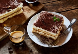 pyszny deser dla zakochanych. włoskie tiramisù to klasyka. podajemy przepis krok po kroku