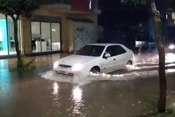 SNAŽNA OLUJA SE OBRUŠILA NA GRČKU Jako nevreme pogodilo Larisu, Volos bez struje, u delovima zemlje MEĆAVA: "Svi pamtimo KATASTROFU" (FOTO, VIDEO)