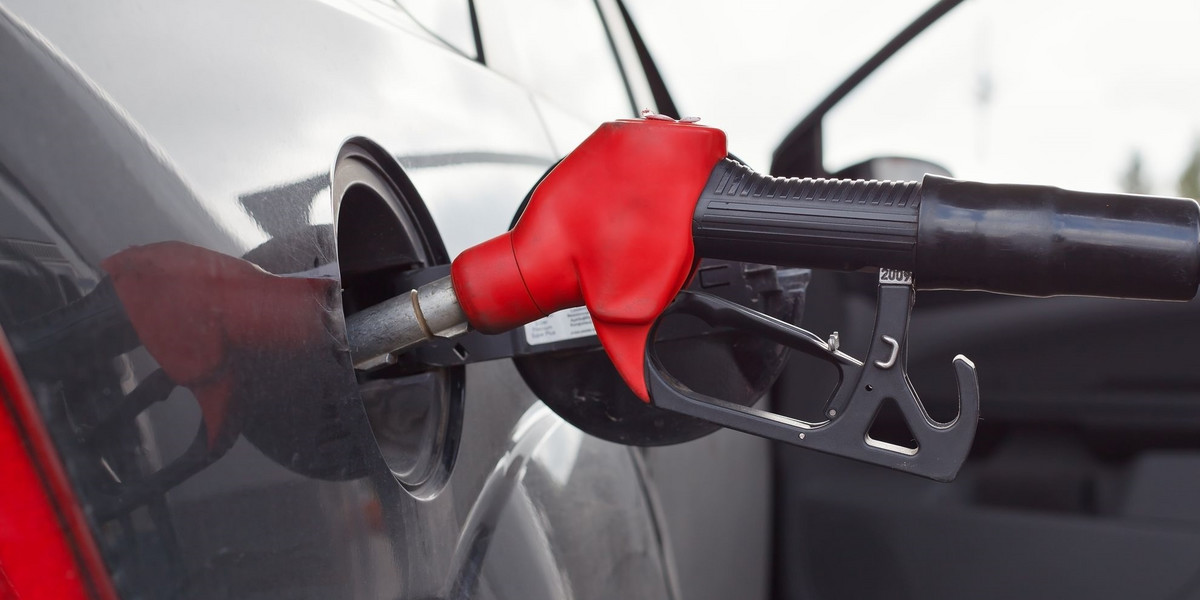 W ostatnim czasie kierowcy byli zmuszeni przyzwyczajać się do cen benzyny przekraczających 6 zł za litr.