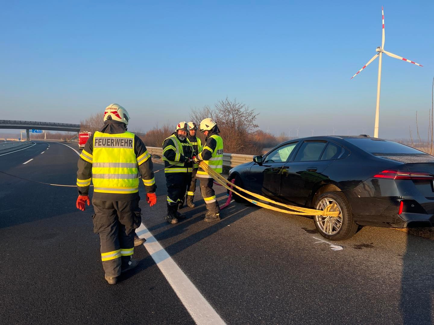 V piatok ráno došlo na diaľnici (A6) pri Potzneusiedl k vážnej dopravnej nehode.