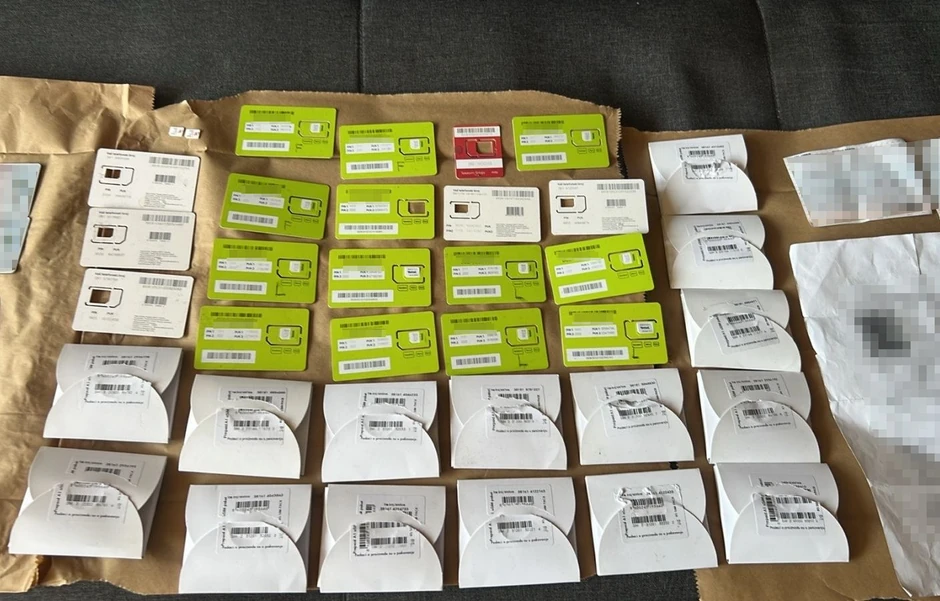 Prodavali telefone, a kupcima slali sveće i dezodoranse