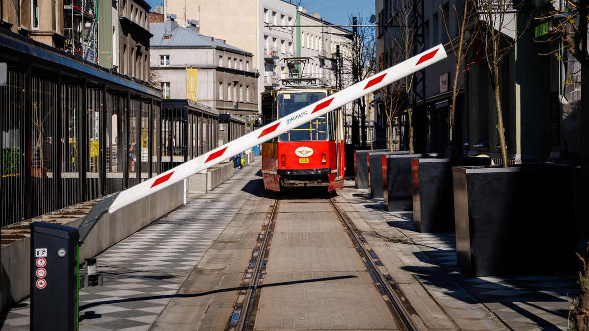 Szlaban na deptaku w Sosnowcu. Śmieje się cała Polska