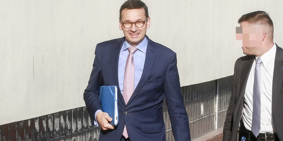 Premier Mateusz Morawiecki ujawnił, że 4,6 mln zł oszczędności ulokował w obligacjach skarbowych. Fak, jako pierwszy sprawdził, ile szef rządu może zyskać. 