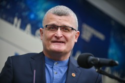 COVID-19 nie odpuszcza. Dr Grzesiowski: Powinniśmy wrócić do noszenia maseczek