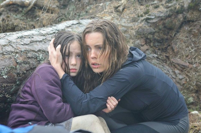 Melisa Džordž glumi člana planinarske ekspedicije koji spasava malu Anu, devojčicu s Kosova