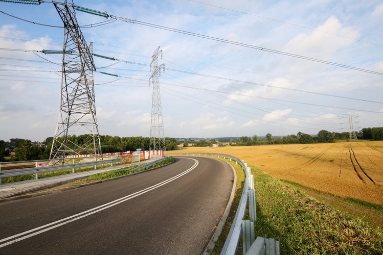 GDDKiA podała, że po przekazaniu do ruchu nowego odcinka drogi nadal będą trwały prace wykończeniowe i porządkujące m.in. przy drogach serwisowych. Docelowo obwodnica będzie fragmentem trasy łączącej Śląsk z wybrzeżem Bałtyku.<br><br>

(js) PAP/Tomasz Wojtasik