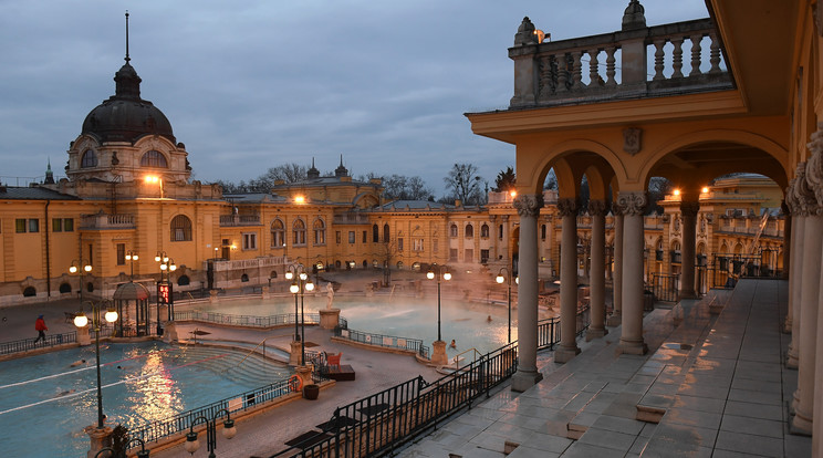 A budapesti Széchenyi Gyógyfürdő és Uszoda /Fotó: MTI/Kovács Tamás