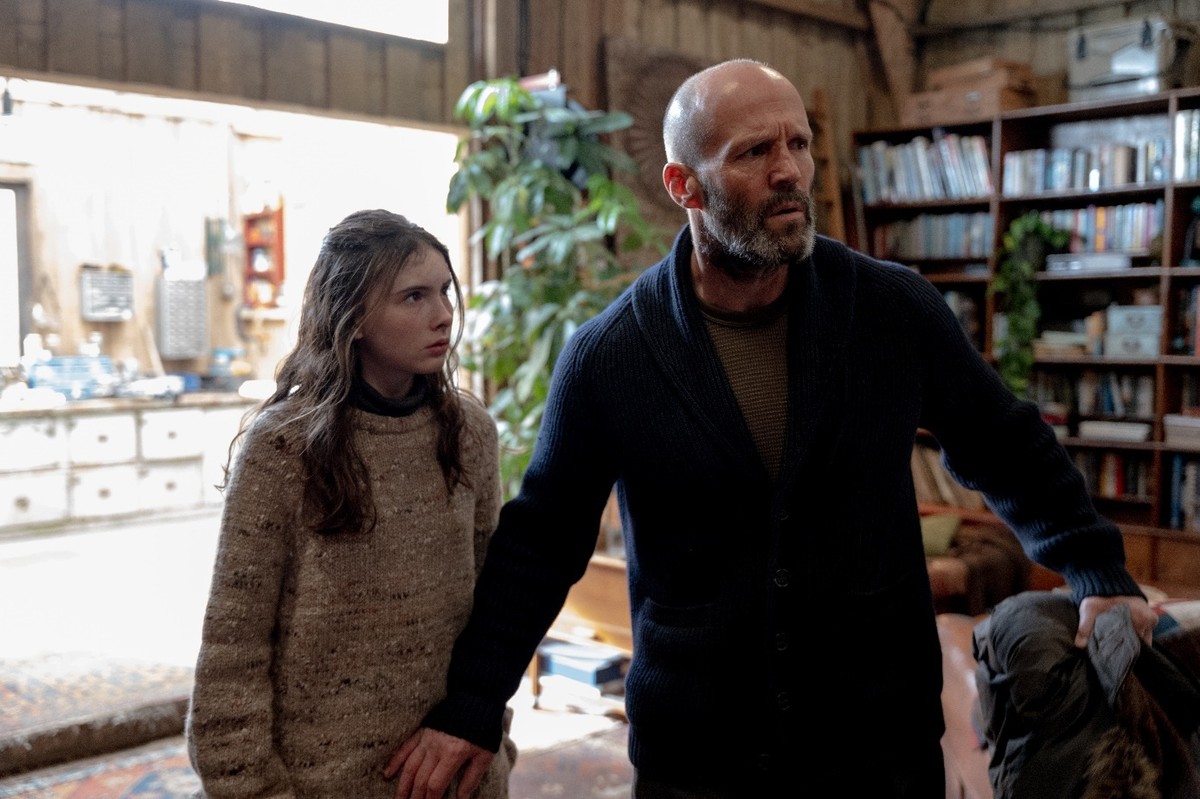 Jason Statham i Bodhi Rae Breathnach w filmie "Samotnik"