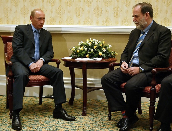 Nicky Oppenheimer <br>
Kraj: RPA<br>
Majątek: 6,5 mld USD <br>
Branża: Górnictwo<br><br>
Na zdjęciu: Nicky Oppenheimer i Władimir Putin