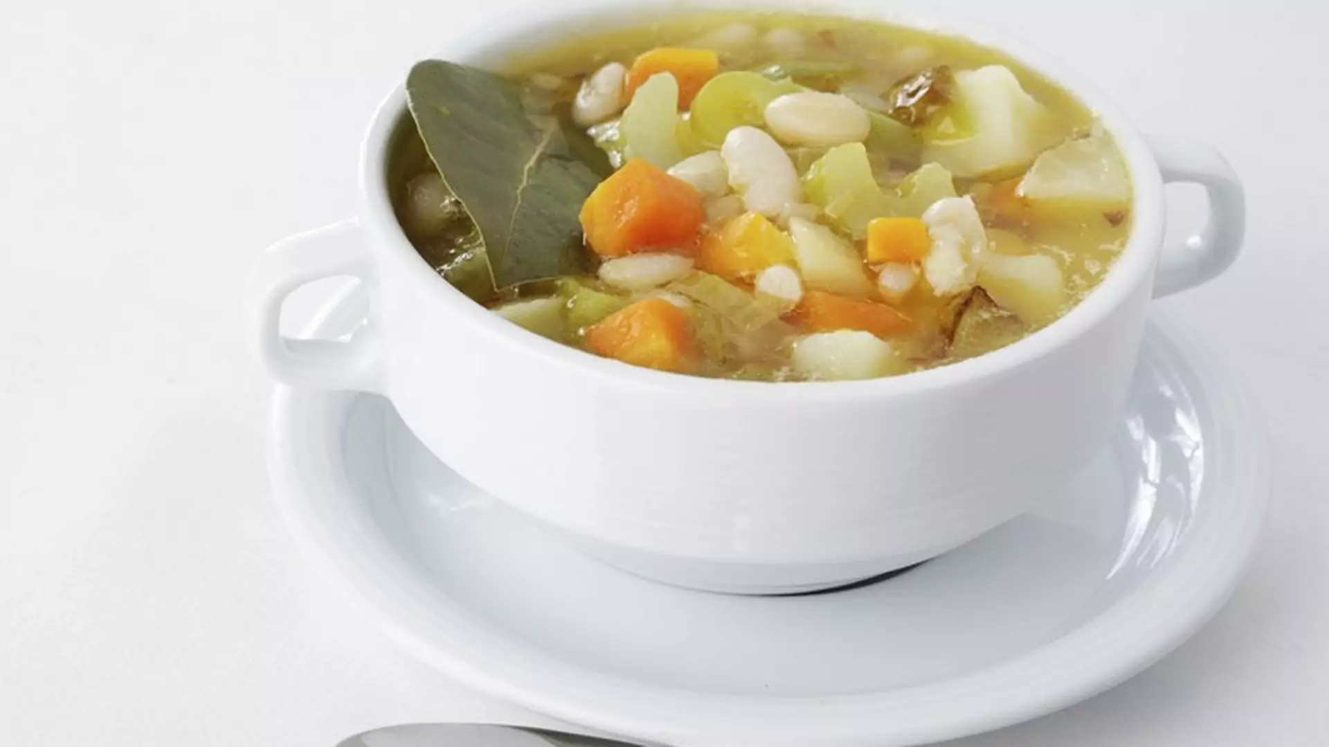 Zupa grochowa - przepis na lekkostrawny posiłek