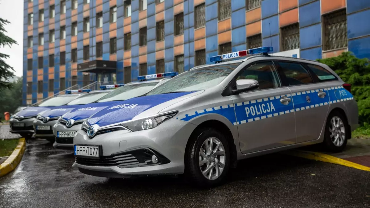 Policja korzysta już m.in. z hybrydowych Toyot. Czy nowe auta też dostarczy Toyota?