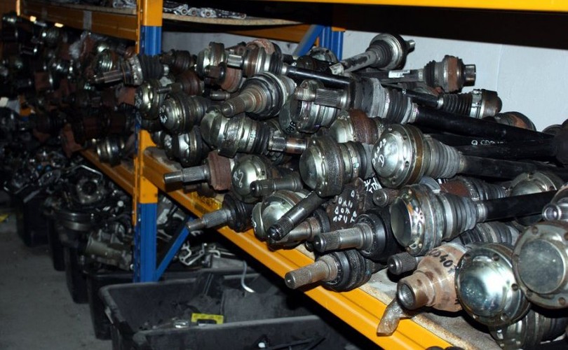 Policja i straż graniczna razem rozbiły gang paserów części samochodowych