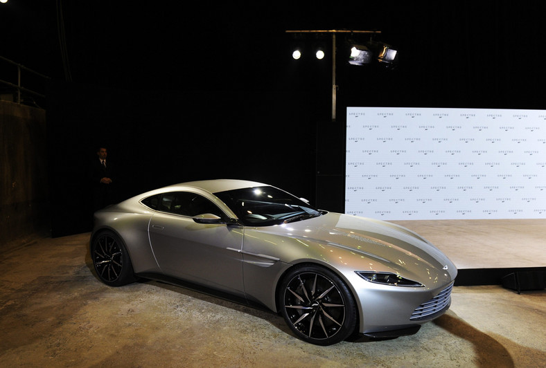Aston Martin DB10 - nowy samochód Jamesa Bonda EPA/FACUNDO ARRIZABALAGA Dostawca: PAP/EPA.