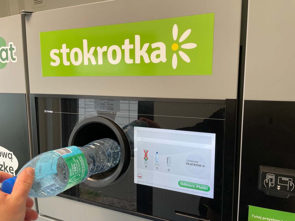 Kolejna znana sieć wprowadza automaty do butelek
