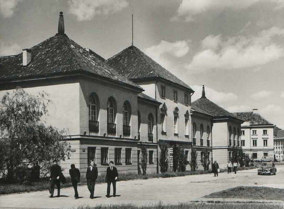 Budynek w latach 60. XX w.