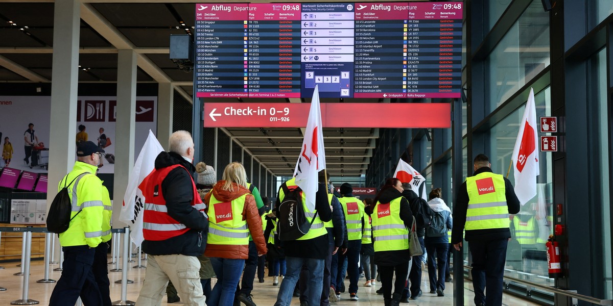 Protest pracowników ochrony na berlińskim lotnisku BER.