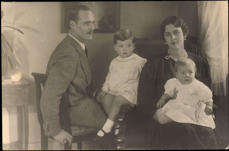 Siostra księcia Filipa, Cecylia wraz z mężem, Georgiem Donatusem i dziećmi