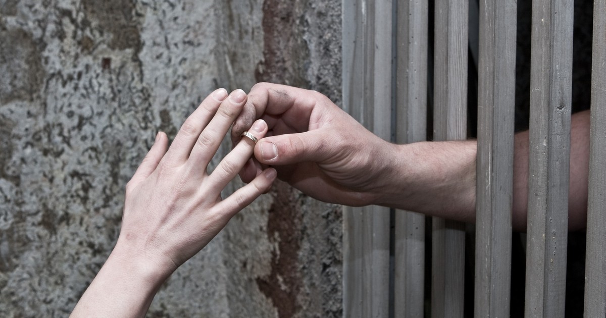 Kto pożąda przestępców? Matka Madzi dostała nietypową przesyłkę. Kajetan Poznański miał długą relację z panią doktor