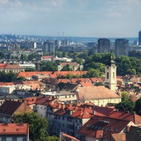 Koronavírus: naponta egy autóbusznyi ember hal meg a szomszédban