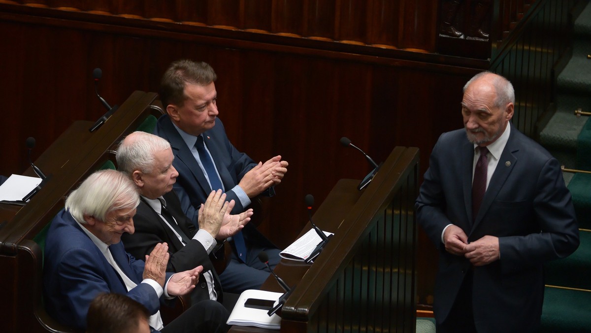 Antoni Macierewicz i Jarosław Kaczyński w Sejmie