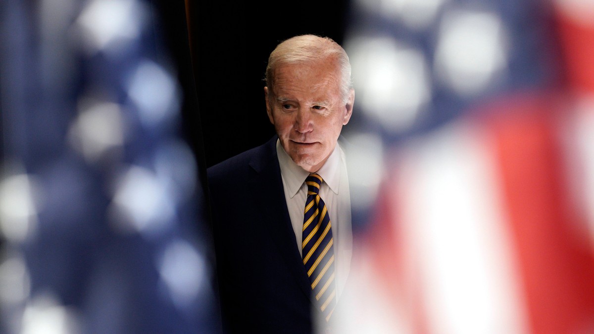 Joe Biden przed inwazją ujawnił raporty wywiadu dowodzące, że Rosja naprawdę zaatakuje, czego Ameryka nigdy wcześniej nie robiła. Pozbawił przeciwnika elementu zaskoczenia.