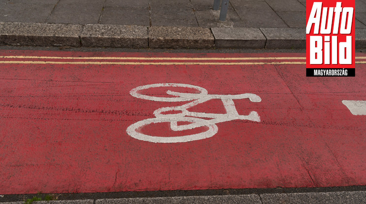 Kitalálja, mit jelentenek ezek az útburkolati jelzések? / Fotó: Northfoto