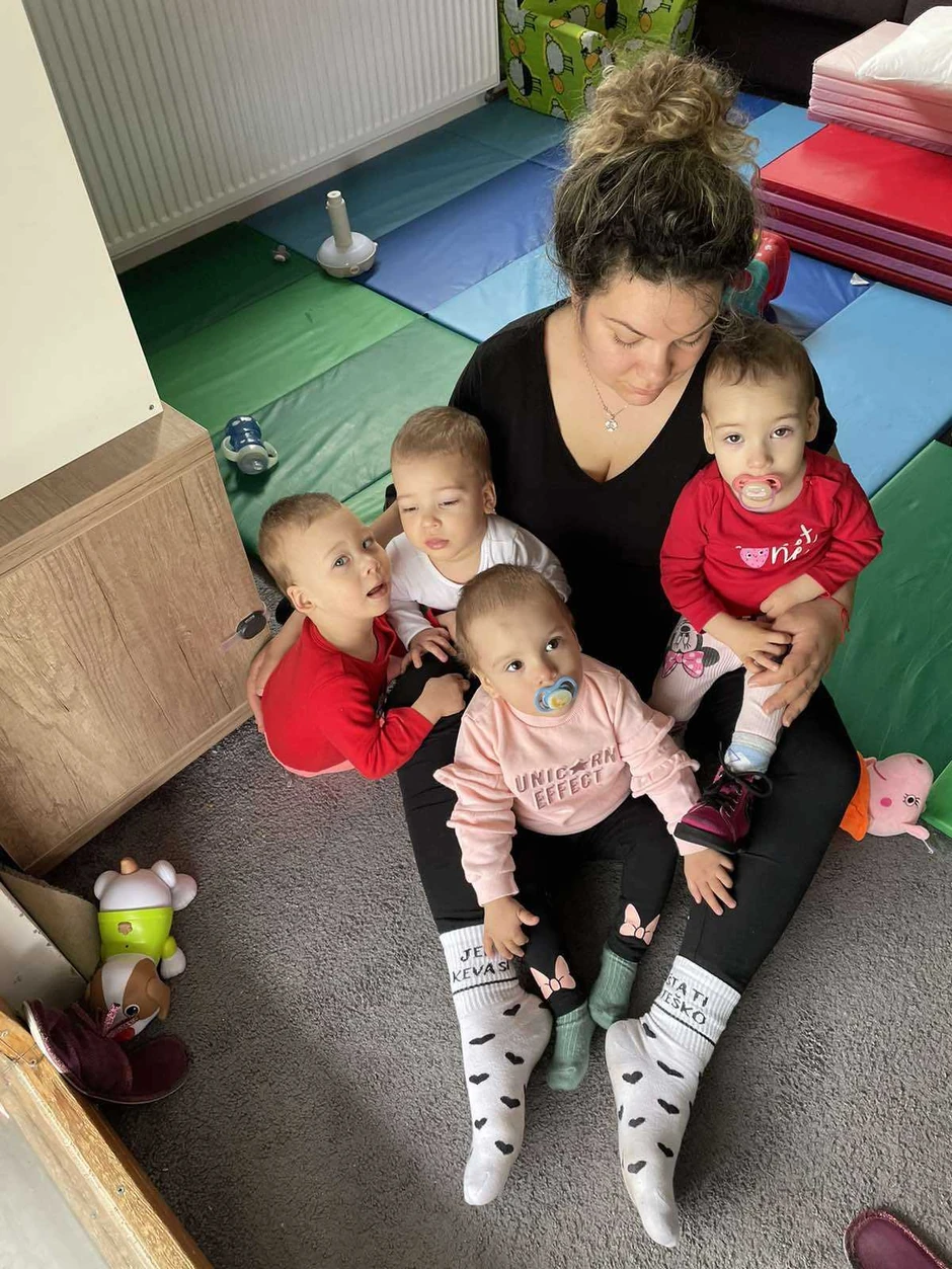 Marija Gaćeša sa decom