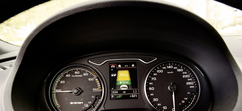 Audi zadziwia techniką w Polsce! Nowe A3 e-tron spala 1,5 litra na 100 km. ZDJĘCIA