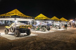 Rajd Dakar. "Klan Goczałów" nie zwalnia tempa. Eryk wygrał prolog, Michał drugi. Hołowczyc też dał radę