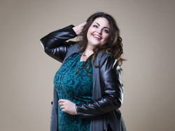 Kurtka czy płaszcz? Zimowe STYLIZACJE dla kobiet plus size