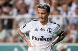 Josue zaczął na ławce. Wszedł po przerwie i uratował Legię przed porażką z Rapidem [WIDEO]