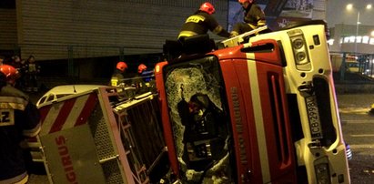 Jechali do pożaru, którego nie było. Uderzyło w nich auto