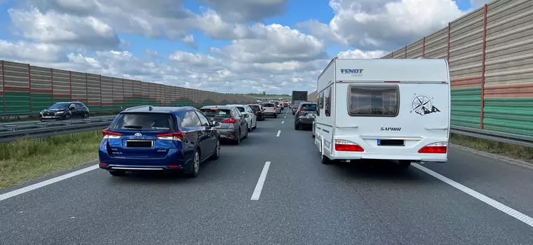 Zbliża się majówka. Zaskakujące statystyki wypadków w czasie długich weekendów