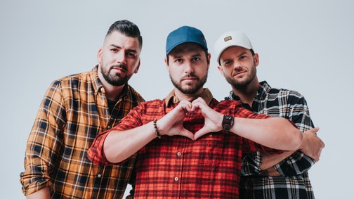 Klippremier: A Follow The Flow kedvéért Jakabos Zsuzsa olimpikon sellővé változva csobbant bele a Balatonba
