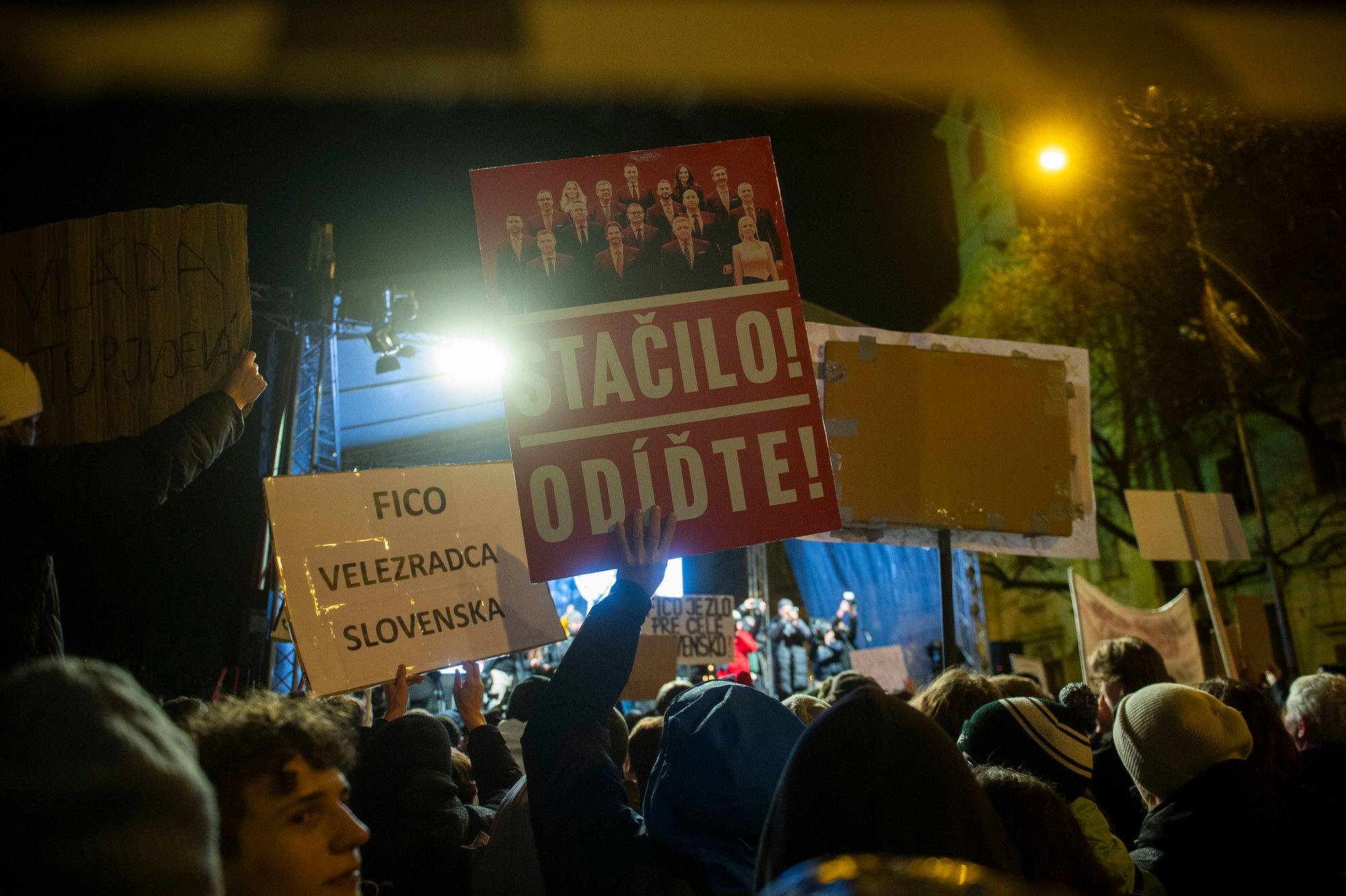 Protestné zhromaždenie SaS, PS a KDH na Námestí SNP v Bratislave.