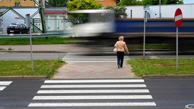 Czy zawsze zatrzymujesz się przed pieszym na pasach? O tym wyjątku warto pamiętać