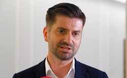 Śmiszek tym wpisem wywołał burzę. Porównał obcięcie głowy nauczycielowi we Francji do debaty o aborcji w Polsce